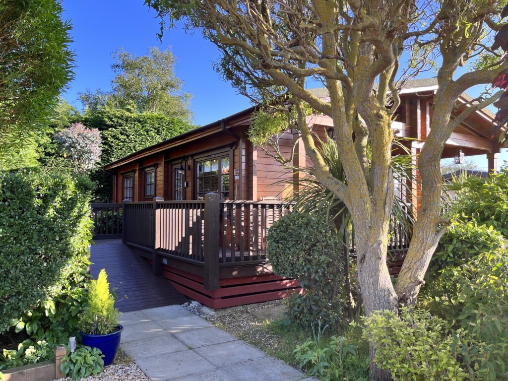 Willow Lodge. Spacious self catering log cabin on the Norfolk coast.
